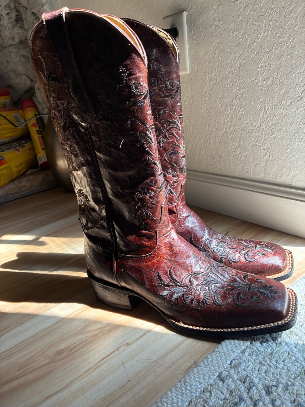 CAVENDERS NWT Women’s Embroidered Western Cowboy Boots - Brown